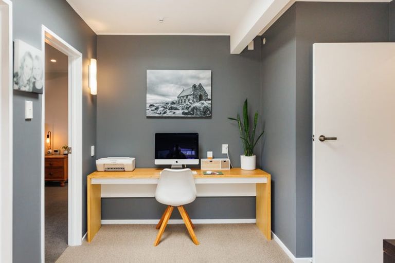 Photo of property in 15 Chilton Grove, Hokowhitu, Palmerston North, 4410