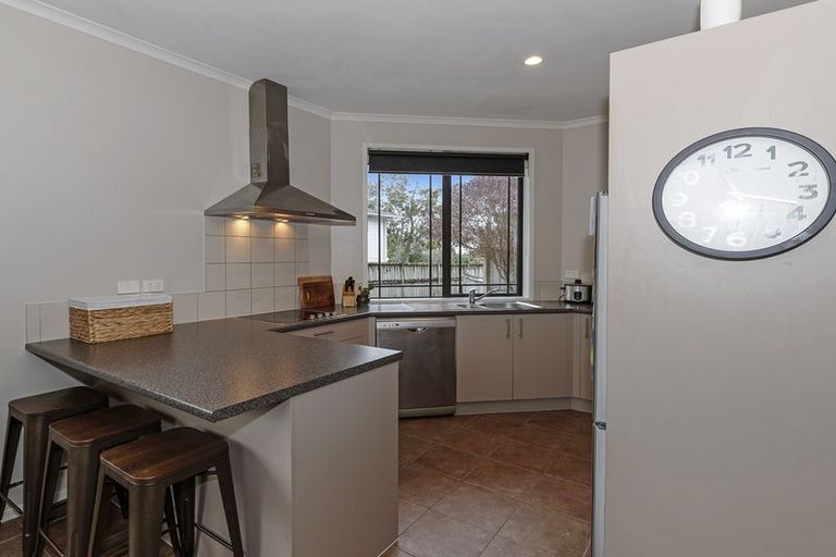 Photo of property in 77h Sturges Road, Henderson, Auckland, 0612