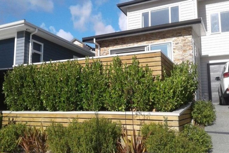 Photo of property in 7a Madeira Close, Whitby, Porirua, 5024