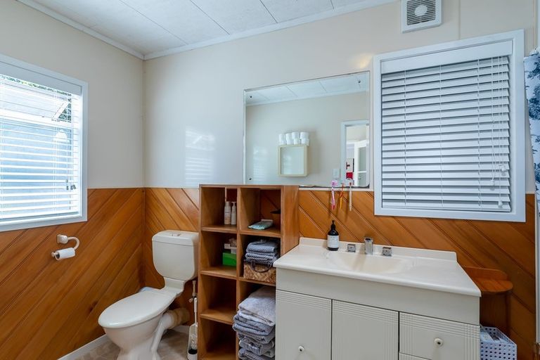 Photo of property in 13 Lookout Drive, Laingholm, Auckland, 0604