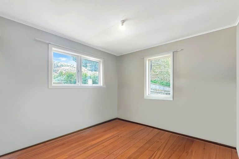 Photo of property in 21 Richmond Hill, Glenside, Wellington, 6037