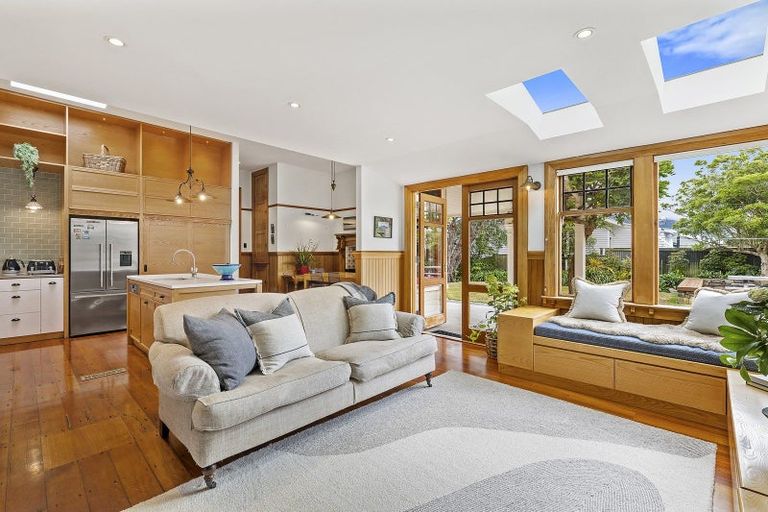 Photo of property in 11 Trelissick Crescent, Ngaio, Wellington, 6035