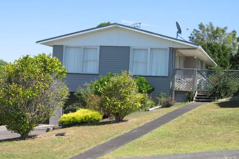 Photo of property in 11 Barker Rise, Northcross, Auckland, 0632