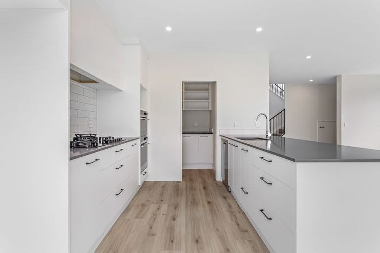 Photo of property in 24 Port Way, Rosehill, Papakura, 2113