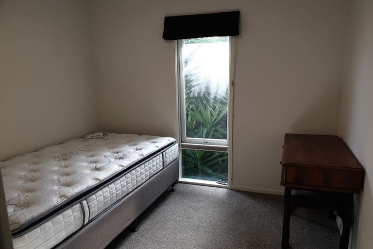 Photo of property in 1/546 Glenfield Road, Glenfield, Auckland, 0629