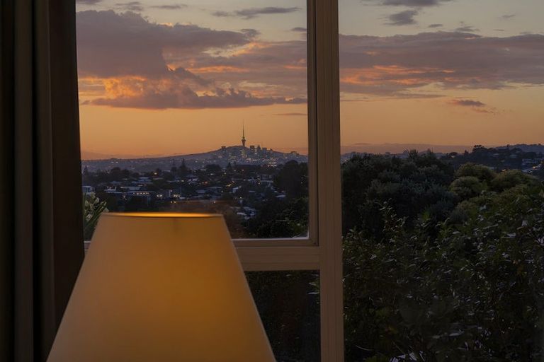 Photo of property in 10 Stallard Place, Glen Eden, Auckland, 0602
