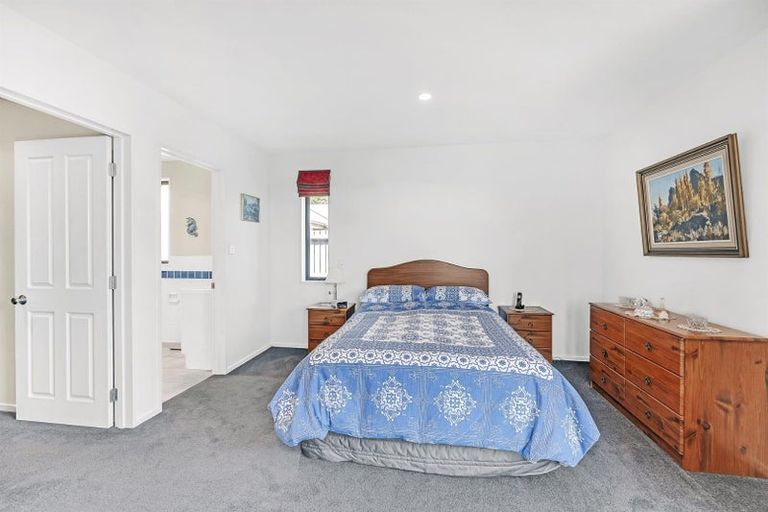 Photo of property in 12 Highwood Lane, Burnside, Christchurch, 8053