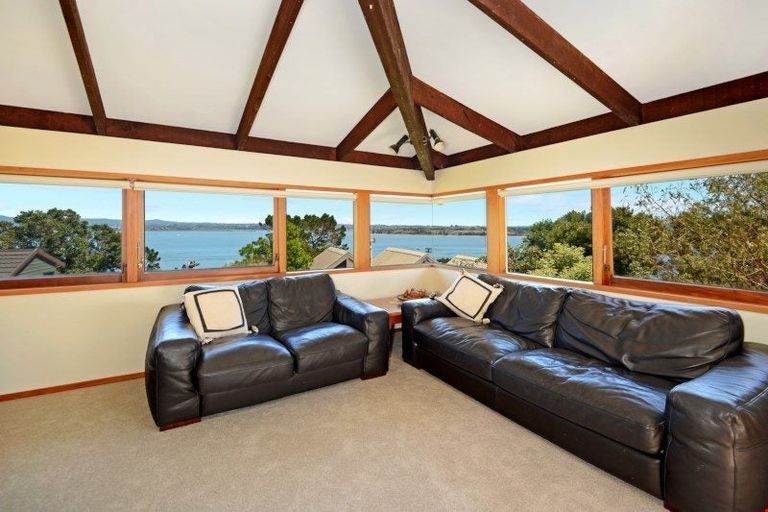 Photo of property in 32 Brigantine Drive, Beach Haven, Auckland, 0626