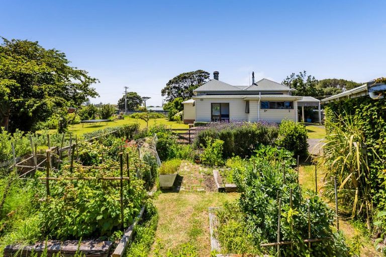 Photo of property in 207 Egmont Street, Patea, 4520