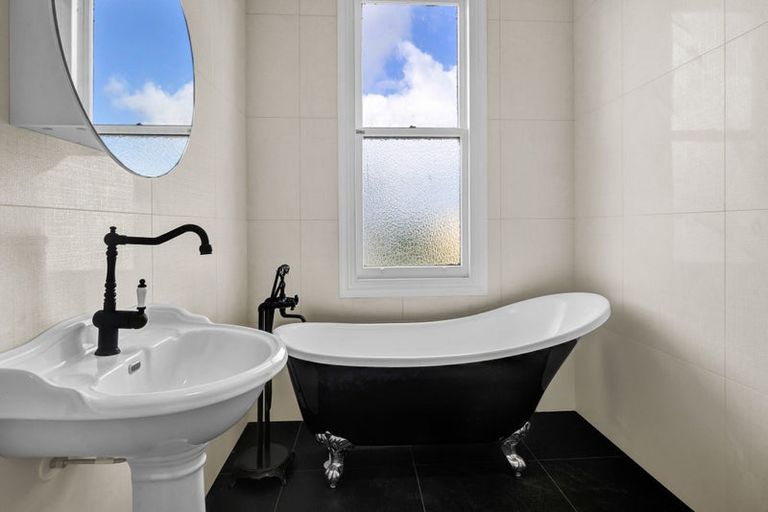 Photo of property in 5317 Mountain Road, Eltham, 4398