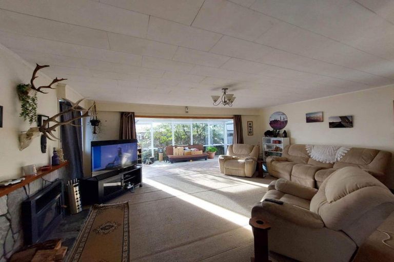 Photo of property in 15 Manu Crescent, Upper Vogeltown, New Plymouth, 4310