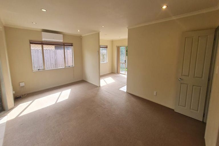 Photo of property in 42 Peninsula Road, Mangere, Auckland, 2022
