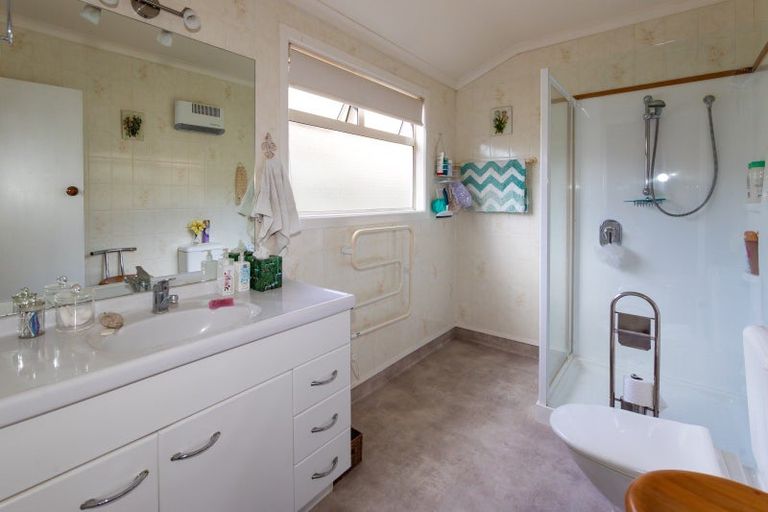 Photo of property in 28 Meeanee Quay, Westshore, Napier, 4110