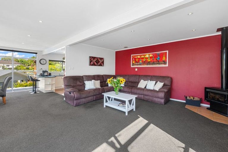 Photo of property in 107 Tiroroa Avenue, Te Atatu South, Auckland, 0610