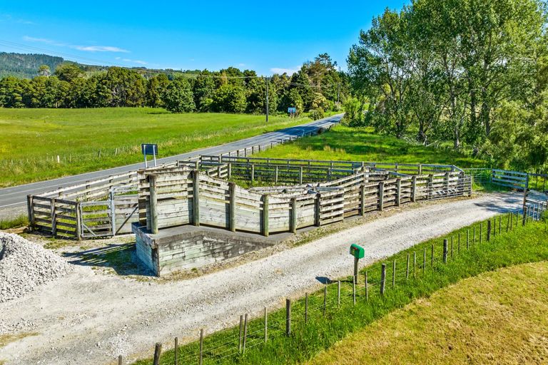 Photo of property in 3 Waiteitei Road, Wellsford, 0974