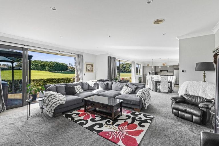 Photo of property in 10 Hanalin Drive, Marton, 4710