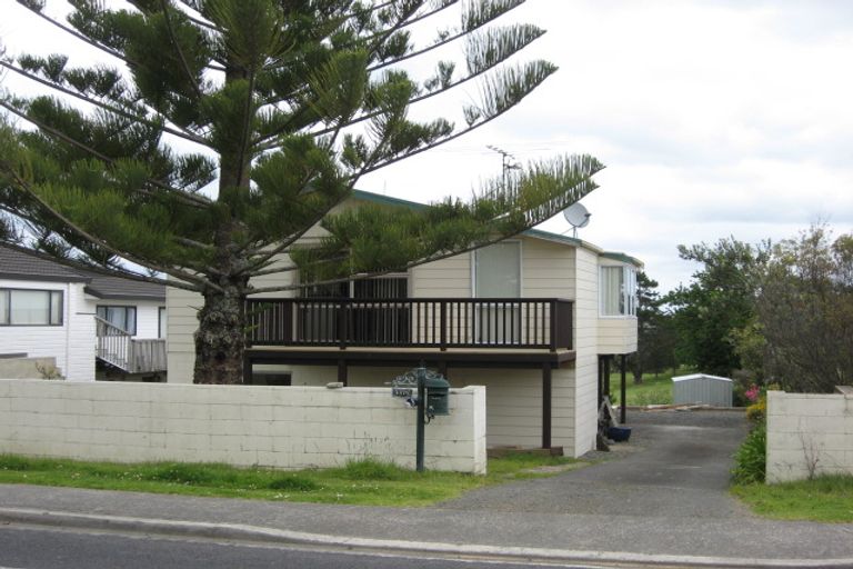 Photo of property in 1379 Whangaparaoa Road, Army Bay, Whangaparaoa, 0930