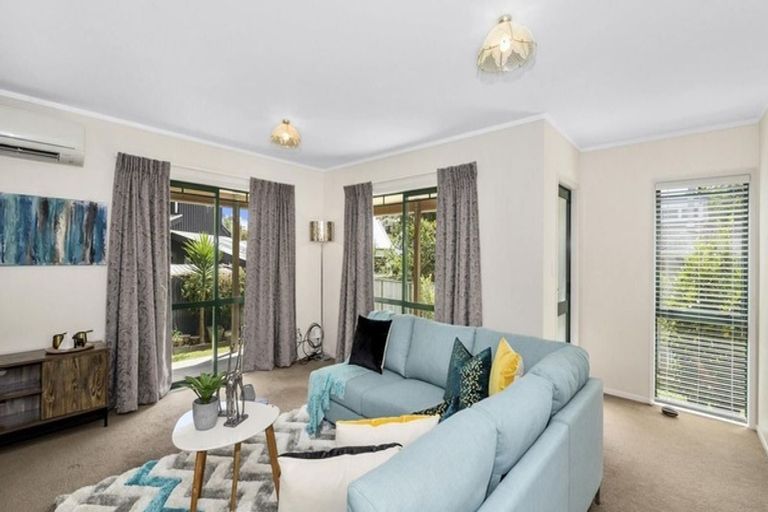 Photo of property in 9c John F Kennedy Place, Glen Eden, Auckland, 0602
