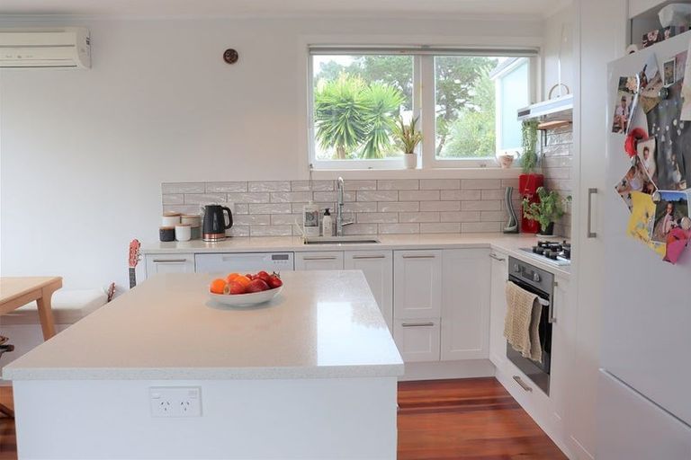 Photo of property in 45 Totara Road, Te Atatu Peninsula, Auckland, 0610