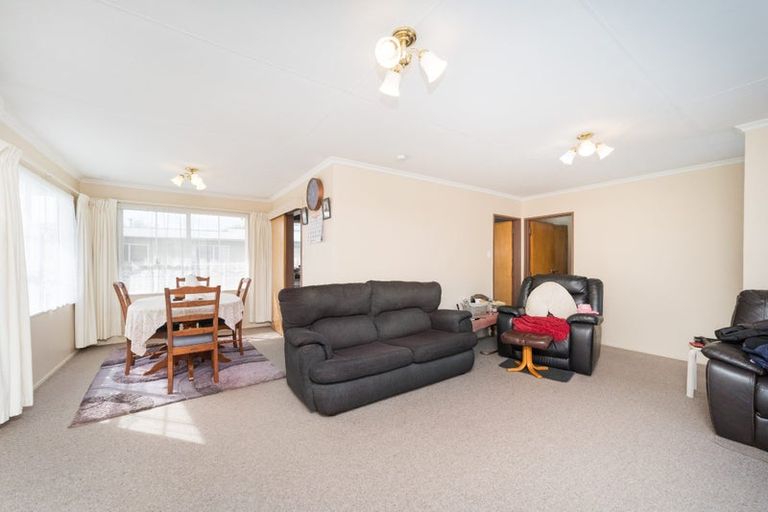 Photo of property in 8 Forbes Place, Kelvin Grove, Palmerston North, 4414