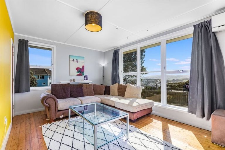 Photo of property in 67 Pikarere Street, Titahi Bay, Porirua, 5022