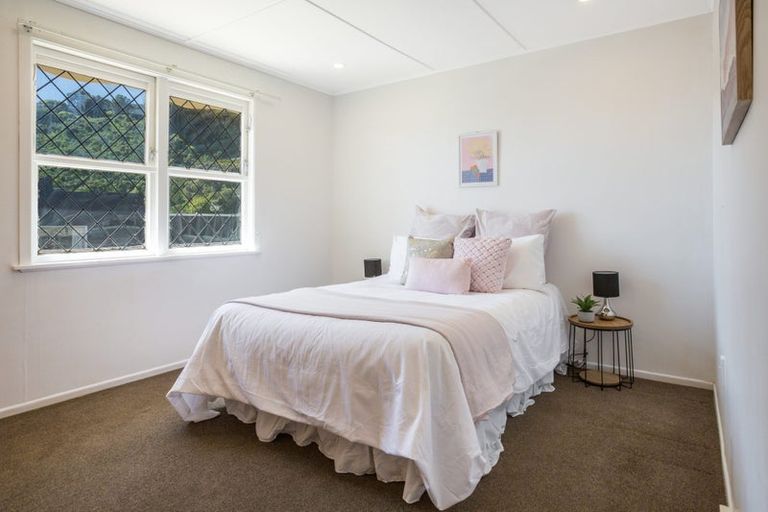 Photo of property in 140 Mana Esplanade, Paremata, Porirua, 5026