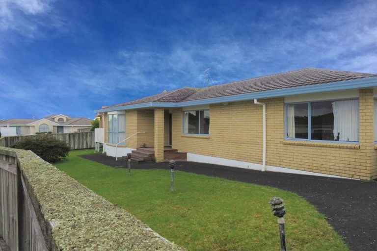 Photo of property in 1b Picasso Drive, West Harbour, Auckland, 0618