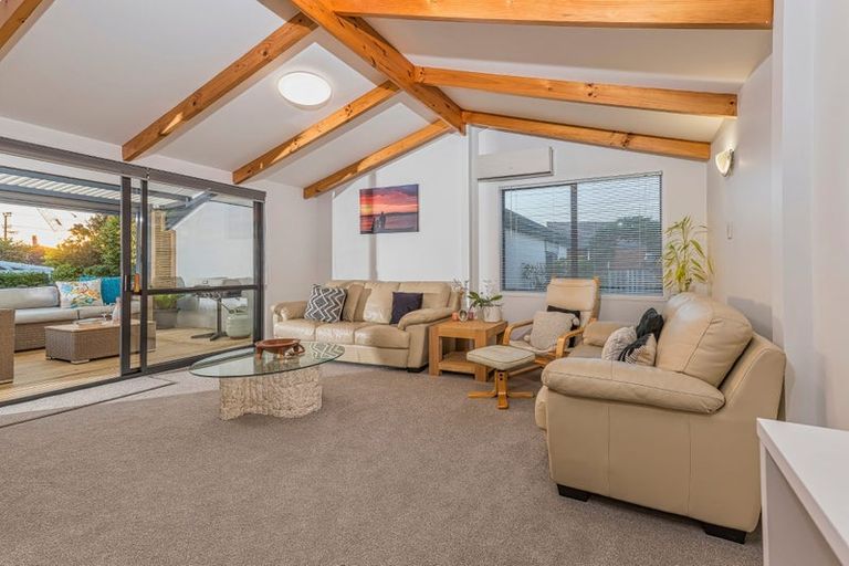 Photo of property in 1/32 Glucina Avenue, West Harbour, Auckland, 0618