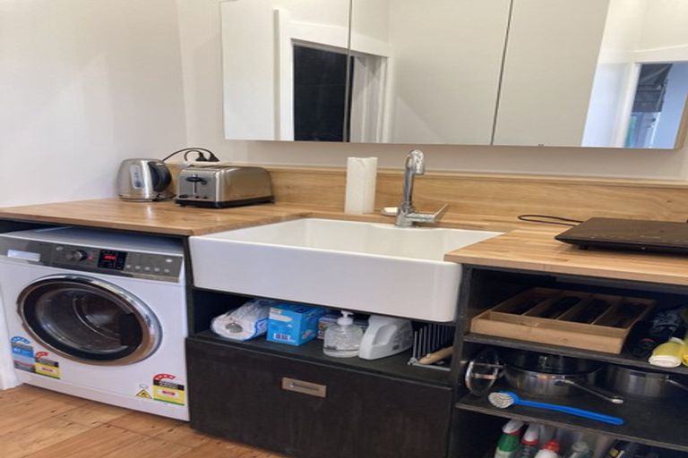 Photo of property in 30 Saint Michaels Crescent, Kelburn, Wellington, 6012