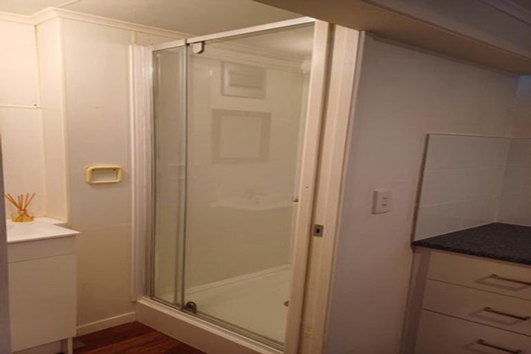 Photo of property in 13 Hatherlow Street, Glenfield, Auckland, 0629