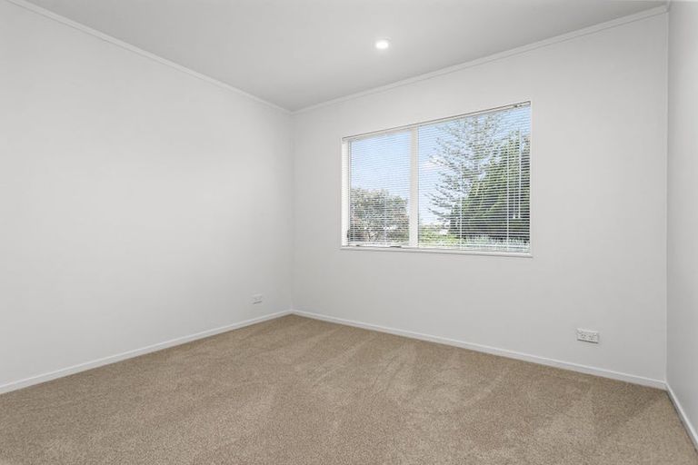 Photo of property in 18 Ian Marwick Place, Birkenhead, Auckland, 0626