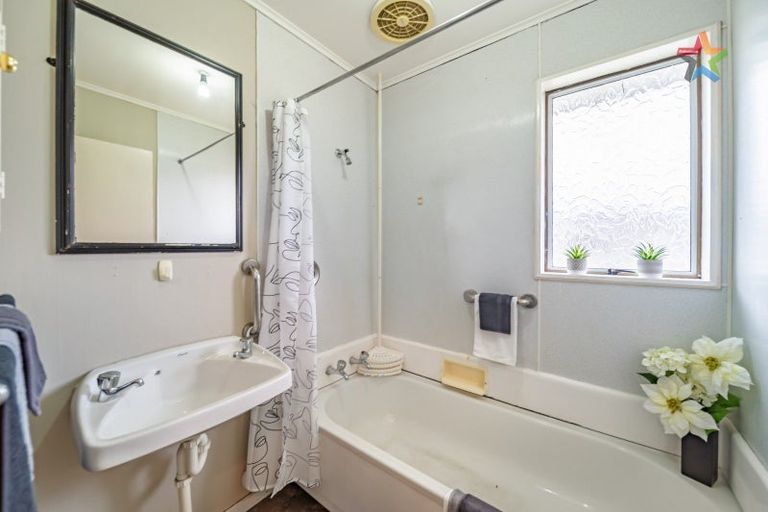 Photo of property in 316b Wellington Road, Wainuiomata, Lower Hutt, 5014