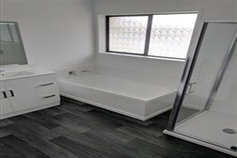 Photo of property in 14 Butterworth Drive, Glendene, Auckland, 0602