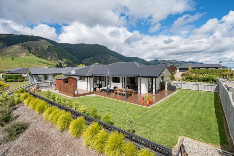 Photo of property in 8 Huntaway Close, Stoke, Nelson, 7011