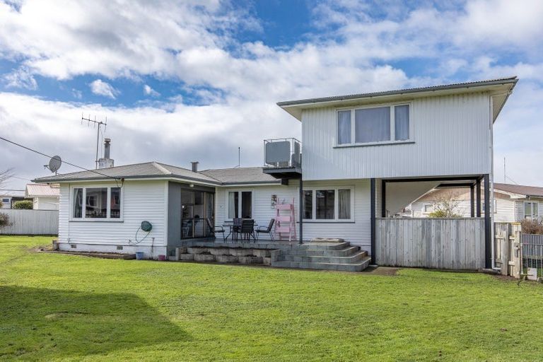 Photo of property in 1 Jull Crescent, Waipukurau, 4200