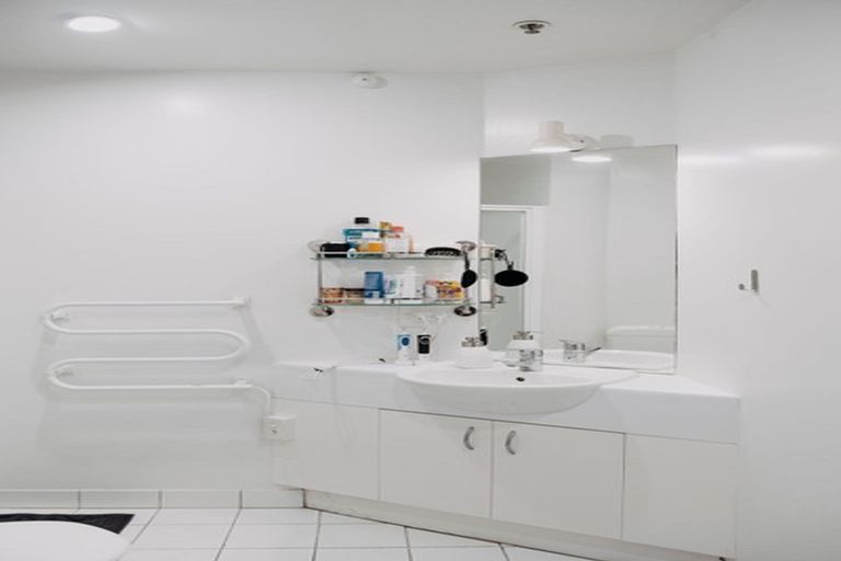 Photo of property in Terrace Garden Apartments, 13d/120 The Terrace, Wellington Central, Wellington, 6011