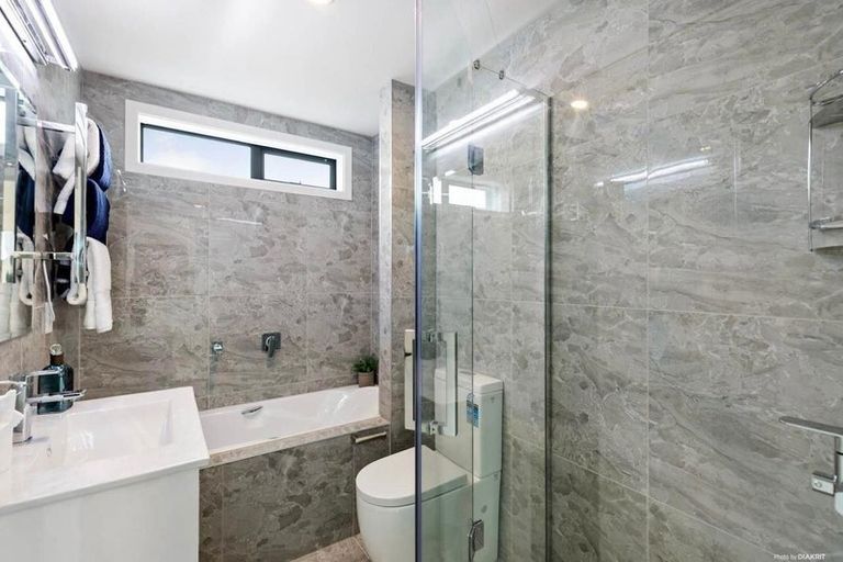 Photo of property in 24a Styca Place, Sunnyvale, Auckland, 0612