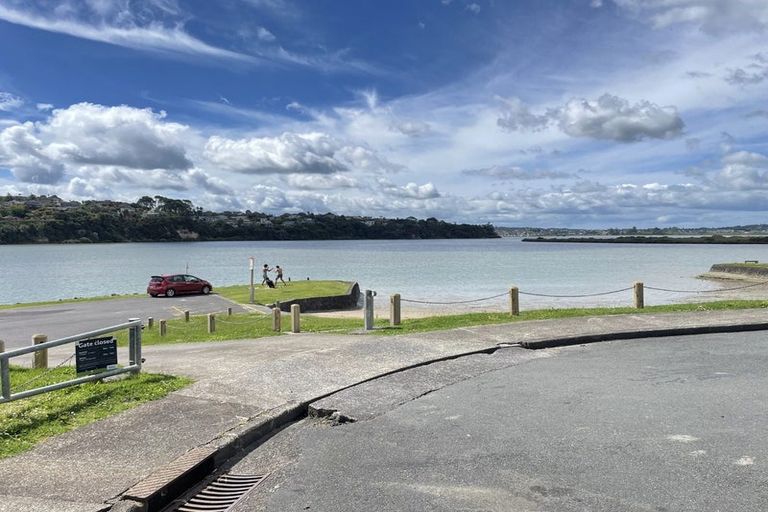 Photo of property in 4 Chapman Road, Te Atatu Peninsula, Auckland, 0610