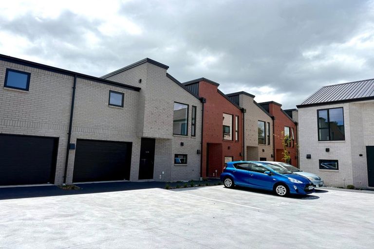 Photo of property in 6/90 Holly Road, St Albans, Christchurch, 8014