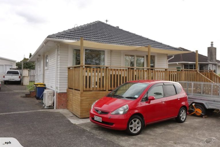 Photo of property in 8 Durham Street, Te Atatu Peninsula, Auckland, 0610
