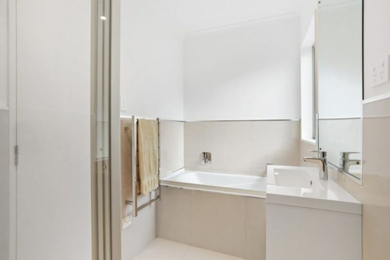 Photo of property in 43 Samuel Cassidy Avenue, Swanson, Auckland, 0614