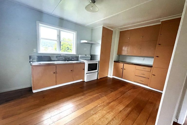 Photo of property in 15 Bledisloe Crescent, Wainuiomata, Lower Hutt, 5014