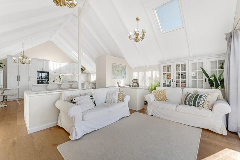 Photo of property in 2/22 Salem Place, Torbay, Auckland, 0630