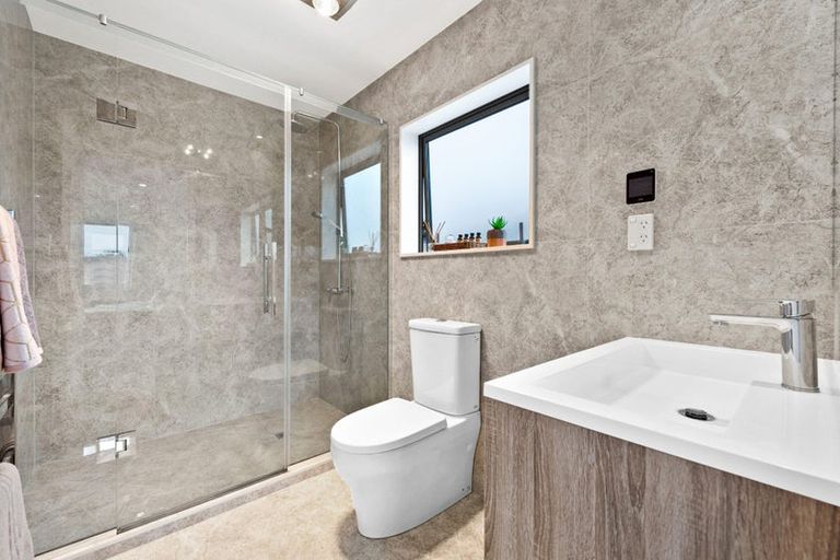 Photo of property in 142c Prince Regent Drive, Half Moon Bay, Auckland, 2012