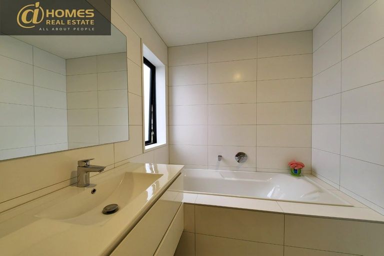 Photo of property in 24 Tihema Lane, Westgate, Auckland, 0614