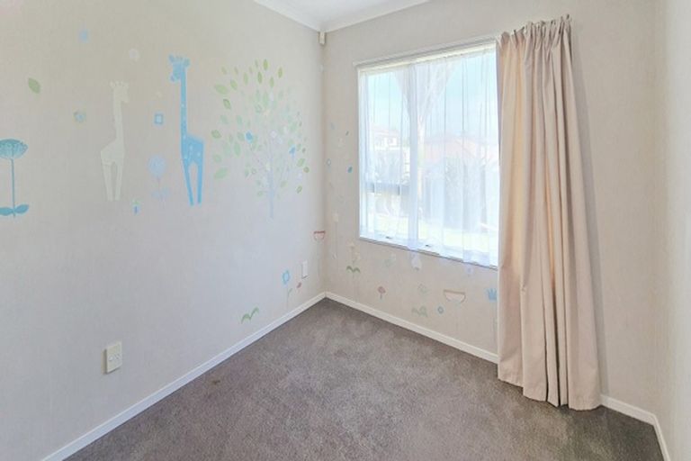 Photo of property in 33 Pitt Avenue, Clendon Park, Auckland, 2103