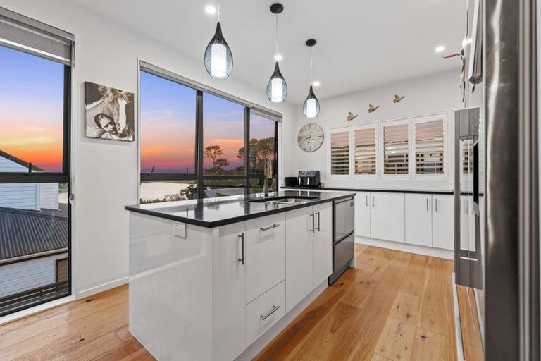 Photo of property in 17a Constable Lane, West Harbour, Auckland, 0618