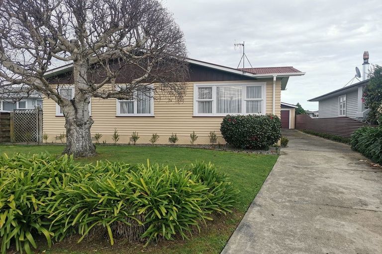 Photo of property in 10 Ellesmere Crescent, Highbury, Palmerston North, 4412