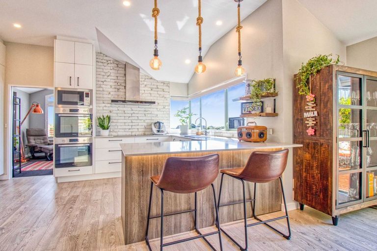 Photo of property in 56 Kakariki Grove, Waikanae, 5036