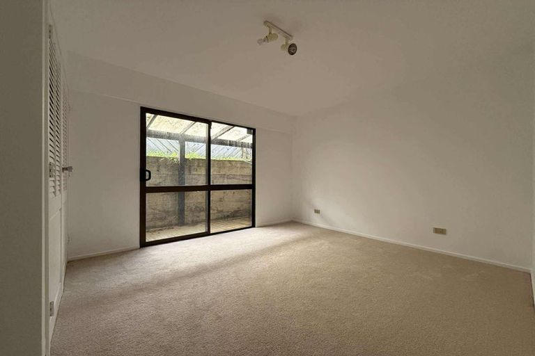 Photo of property in 27 Rembrandt Avenue, Tawa, Wellington, 5028